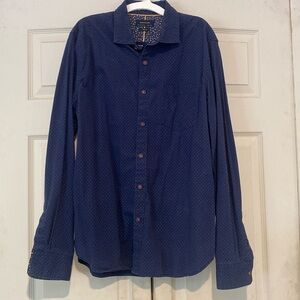 Men’s slim fit button down long sleeve shirt. Size large